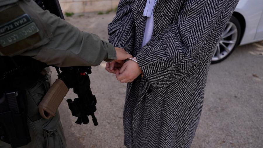 بالصور : حملة للشرطة بجرائم جنائية في ابو غوش وبيت حنينا ودير حنا وعيلوط 